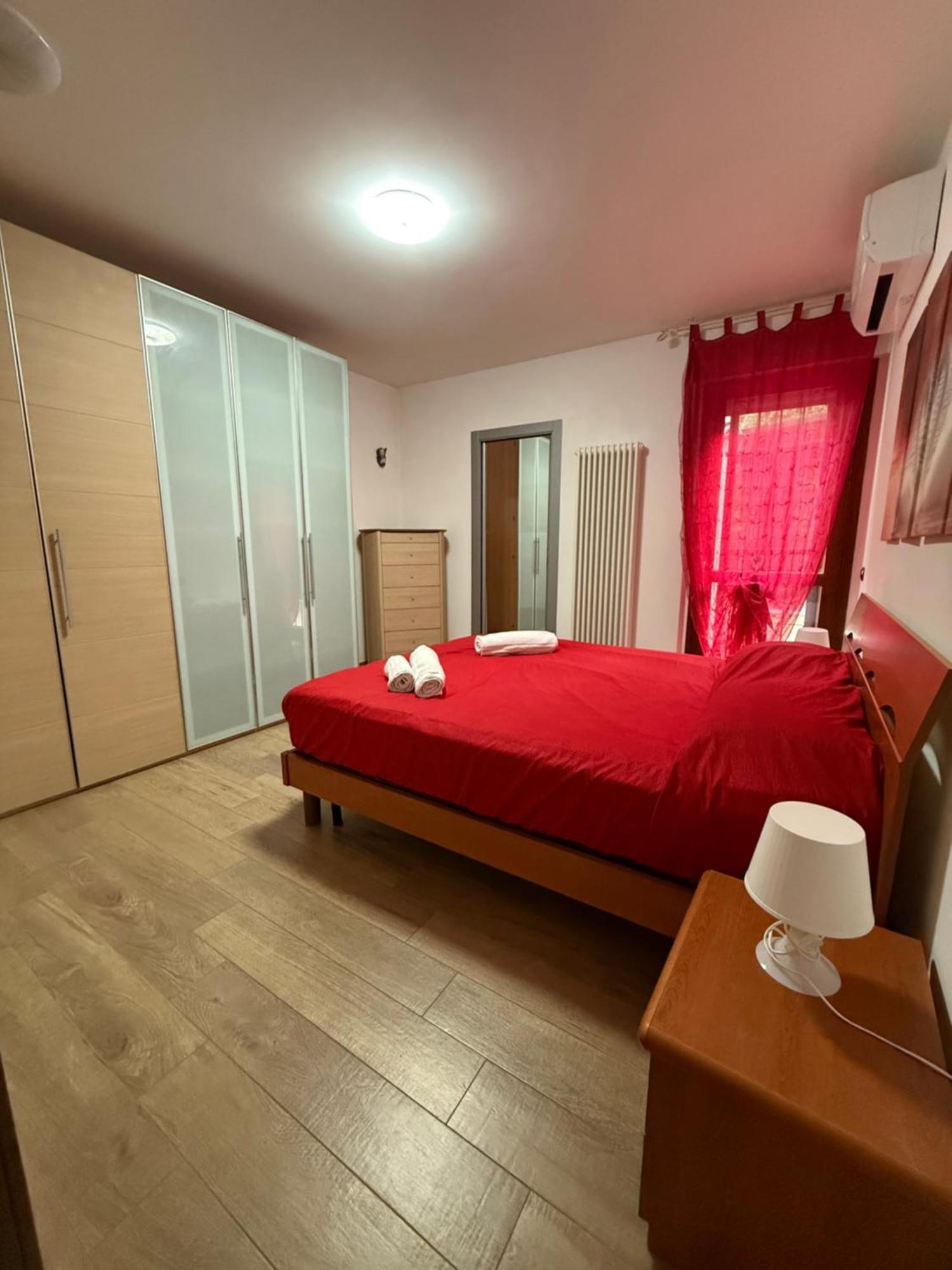 Caserma Guelfa - Casa Vacanza Chiarina San Benedetto del Tronto Bagian luar foto